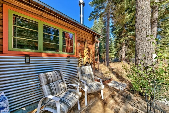 1577 Atroari St in South Lake Tahoe, CA - Building Photo - Building Photo