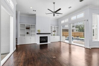 4626 Braeburn Dr in Bellaire, TX - Foto de edificio - Building Photo