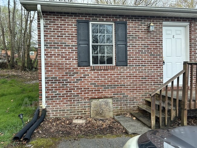 property at 1909 Cherokee Rd
