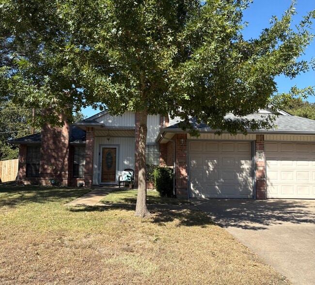 106 Hollywood Dr in Glenn Heights, TX - Building Photo - Building Photo