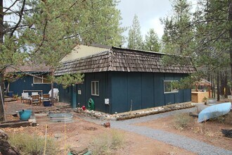 56811 Besson Rd in Bend, OR - Building Photo - Building Photo