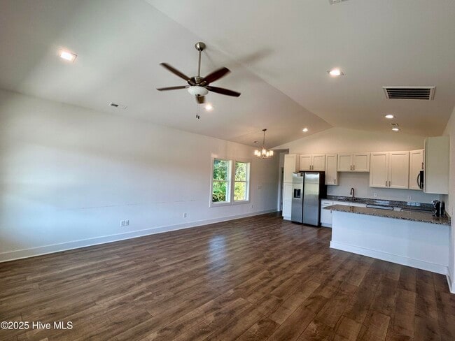 902 E Bridgers St in Burgaw, NC - Building Photo - Building Photo