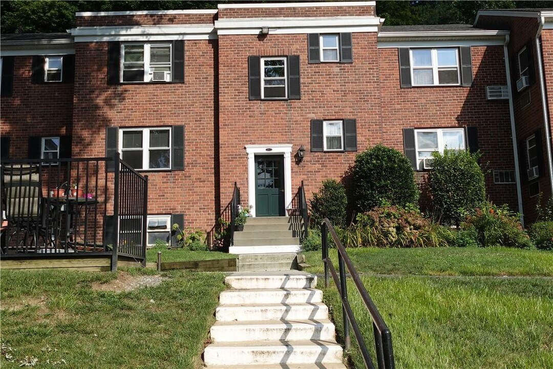 129-2 S Highland Ave in Ossining, NY - Foto de edificio