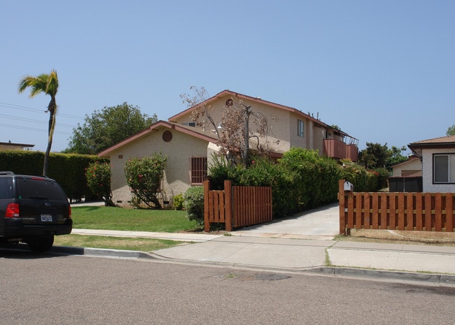 86 Madison Ave in Chula Vista, CA - Building Photo - Building Photo