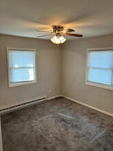 1654 Bluebird Dr, Unit A in Lowell, IN - Foto de edificio - Building Photo
