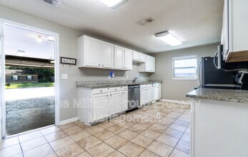 4142 Oriely Dr W in Jacksonville, FL - Building Photo - Building Photo