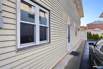 42 Ave C, Unit Apt 302 in Lodi, NJ - Foto de edificio - Building Photo