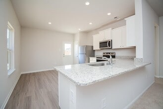 8022 Burnt Orchid Dr in Houston, TX - Building Photo - Building Photo