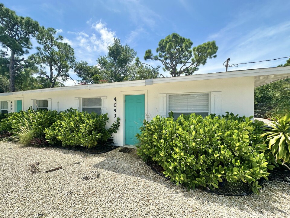 4093 Springs Ln in Bonita Springs, FL - Building Photo