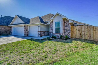 3100 Pebble Pond Dr in Norman, OK - Building Photo - Building Photo