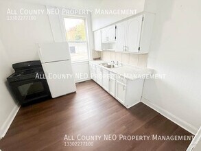 3292 W 98th St in Cleveland, OH - Building Photo - Building Photo
