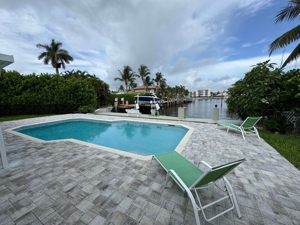 16 Midlane Rd in Boynton Beach, FL - Building Photo