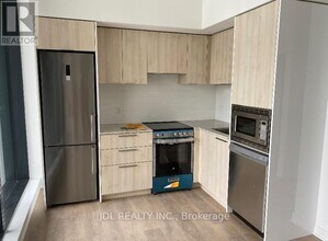 501 Yonge St in Toronto, ON - Building Photo - Building Photo