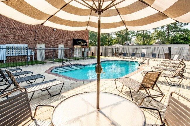 French Quarter Apartments in Tuscaloosa, AL - Foto de edificio - Building Photo