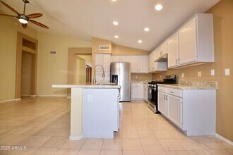 4643 E Goldfinch Gate Ln in Phoenix, AZ - Building Photo - Building Photo