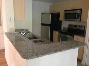 2549 Centergate Dr in Miramar, FL - Building Photo - Building Photo