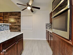 6127 Heatherbrook Dr in Houston, TX - Foto de edificio - Building Photo