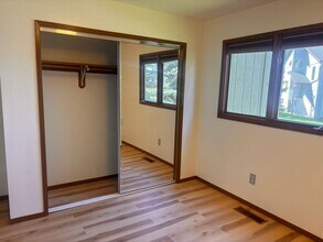 10260 Jamestown Dr in Anchorage, AK - Building Photo - Building Photo