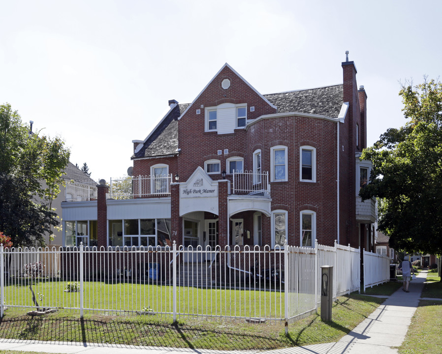 High Park Manor in Barrie, ON - Building Photo