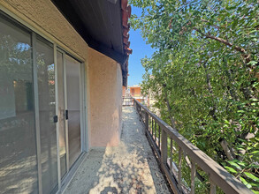 1127 E Del Mar Blvd, Unit 236 in Pasadena, CA - Foto de edificio - Building Photo