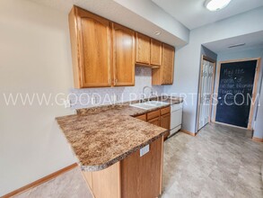 8601 Westown Pkwy in West Des Moines, IA - Building Photo - Building Photo