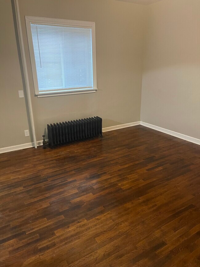 836 N Larch St, Unit 2 in Lansing, MI - Building Photo - Building Photo