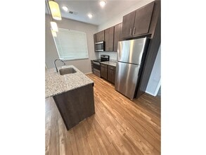 1901 Pirate Dr in Crookston, MN - Foto de edificio - Building Photo