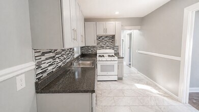 37 Blum St, Unit APT 1 in Newark, NJ - Building Photo - Building Photo