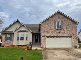 1021 Glenhurst Way in Clarksville, TN - Building Photo