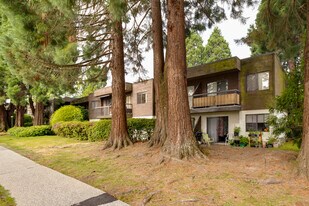Renfrew Park Manor in Vancouver, BC - Building Photo
