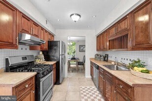 10746 Green Mountain Cir in Columbia, MD - Building Photo