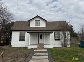 205 E M.L.K. Jr Blvd in Taylor, TX - Building Photo