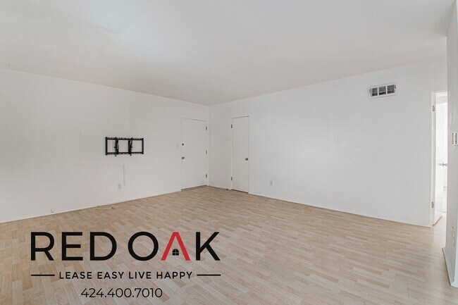 1327 Laurel Ave in West Hollywood, CA - Foto de edificio - Building Photo