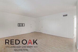 1327 Laurel Ave in West Hollywood, CA - Foto de edificio - Building Photo