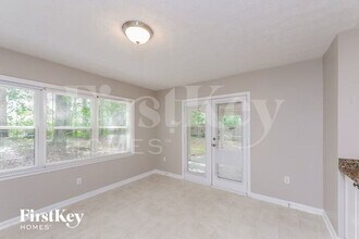 6770 Bent Creek Dr in Rex, GA - Foto de edificio - Building Photo