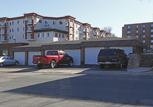 Fairhill Apartments in Waconia, MN - Foto de edificio - Building Photo