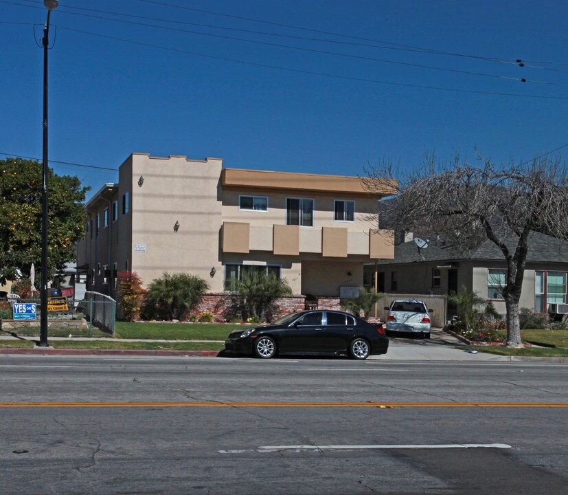 1611 W Victory Blvd in Burbank, CA - Foto de edificio