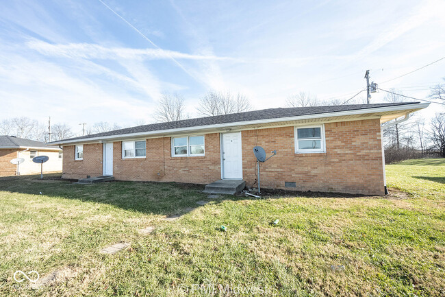 2950 W U.S. 52 in New Palestine, IN - Building Photo - Building Photo