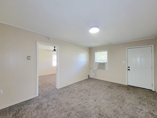 1107 Milam St in Liberty, TX - Building Photo - Building Photo