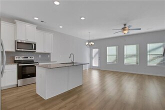 102 Jaxton St in Hoschton, GA - Foto de edificio - Building Photo