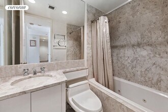 100 United Nations Plaza in New York, NY - Foto de edificio - Building Photo