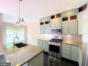 174 Fringetree Dr in West Chester, PA - Building Photo - Building Photo