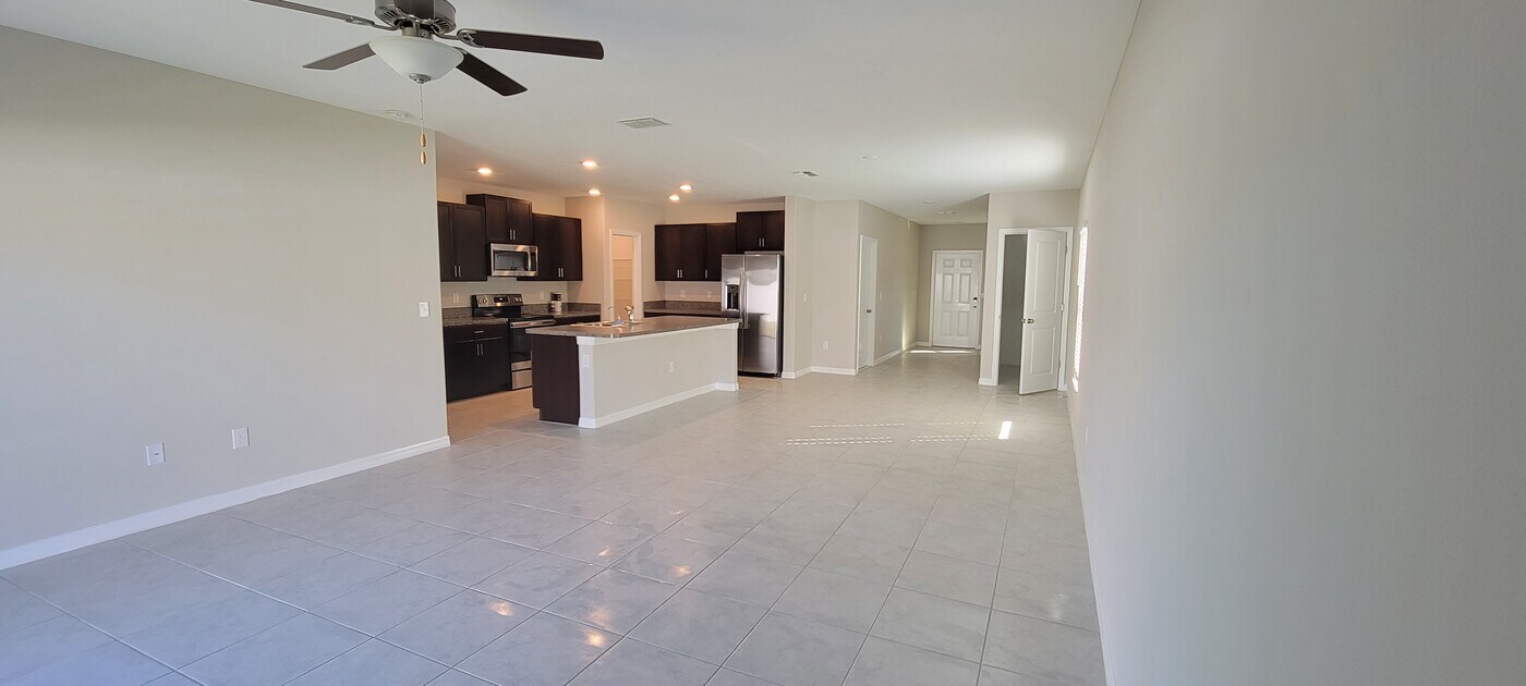 4213 Romano Busciglio St in Tampa, FL - Building Photo