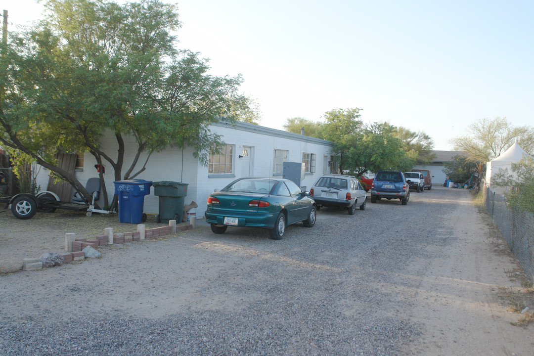 341-347 E Laguna St in Tucson, AZ - Building Photo