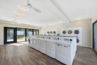 Travis Park Apartments in Austin, TX - Building Photo - Building Photo