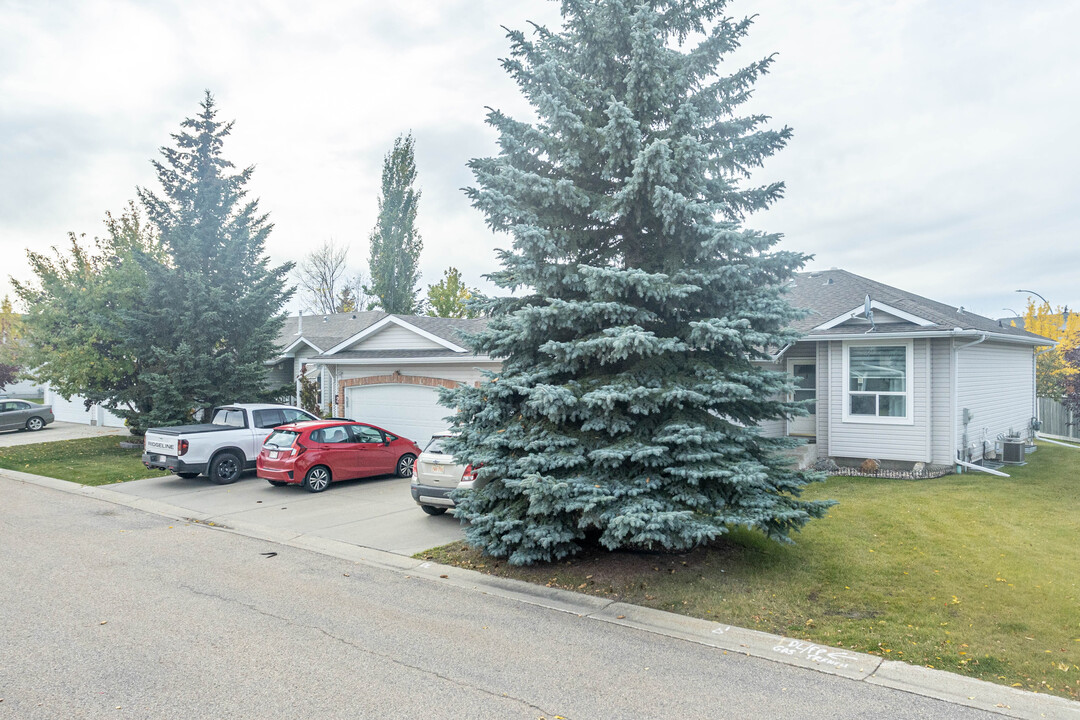 3 Hillcrest Crt in Spruce Grove, AB - Building Photo