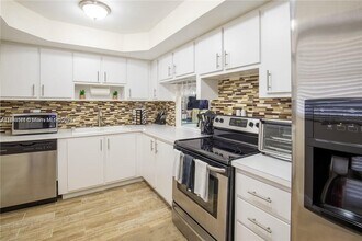 7100 Nova Dr in Davie, FL - Building Photo - Building Photo