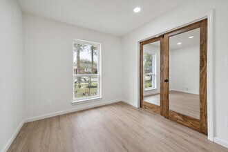 9719 Springmont Dr in Houston, TX - Building Photo - Building Photo