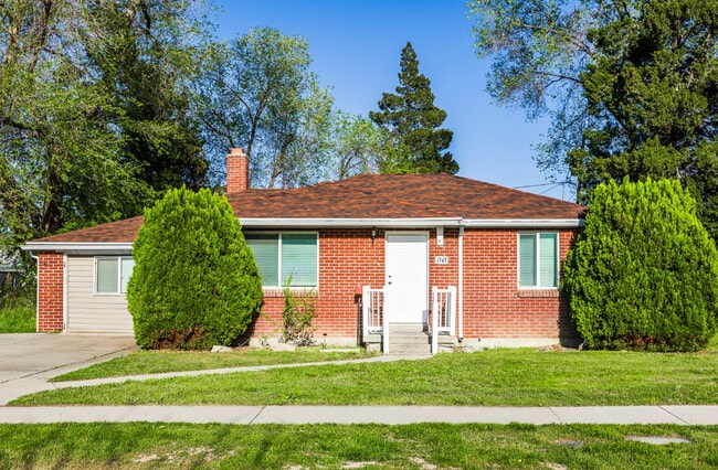 property at 1145 Montgomery St W