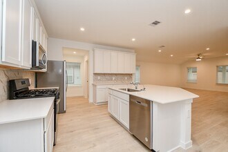 31715 Hallington Hl Ln in Fulshear, TX - Building Photo - Building Photo